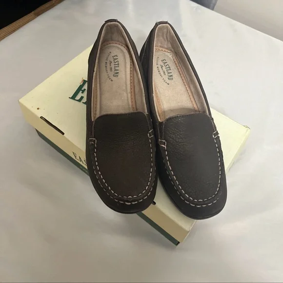 Eastland Women's Slip on New in Box With Active Memory Foam Coffee Color Size 8 - Picture 1 of 7